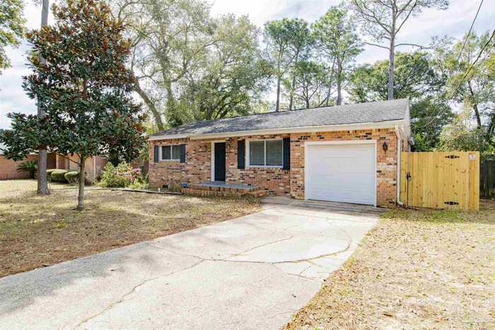 photo 1: 2885 Logan Dr, Pensacola FL 32503