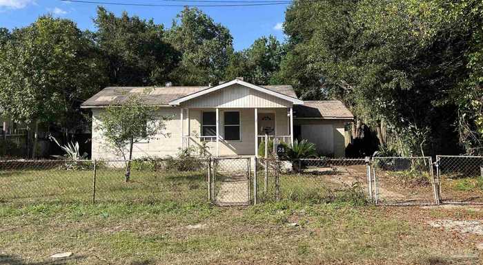 photo 1: 28 Mindoro Cir, Pensacola FL 32507