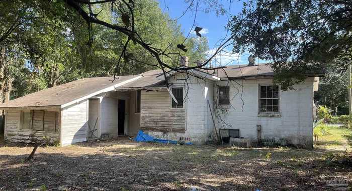 photo 2: 28 Mindoro Cir, Pensacola FL 32507