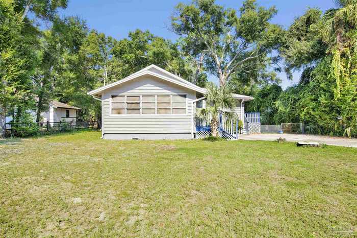 photo 1: 530 Wynnehurst St, Pensacola FL 32503