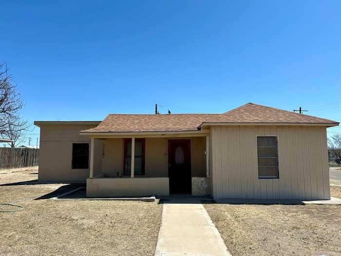 photo 1: 400 N Young St, Fort Stockton TX 79735