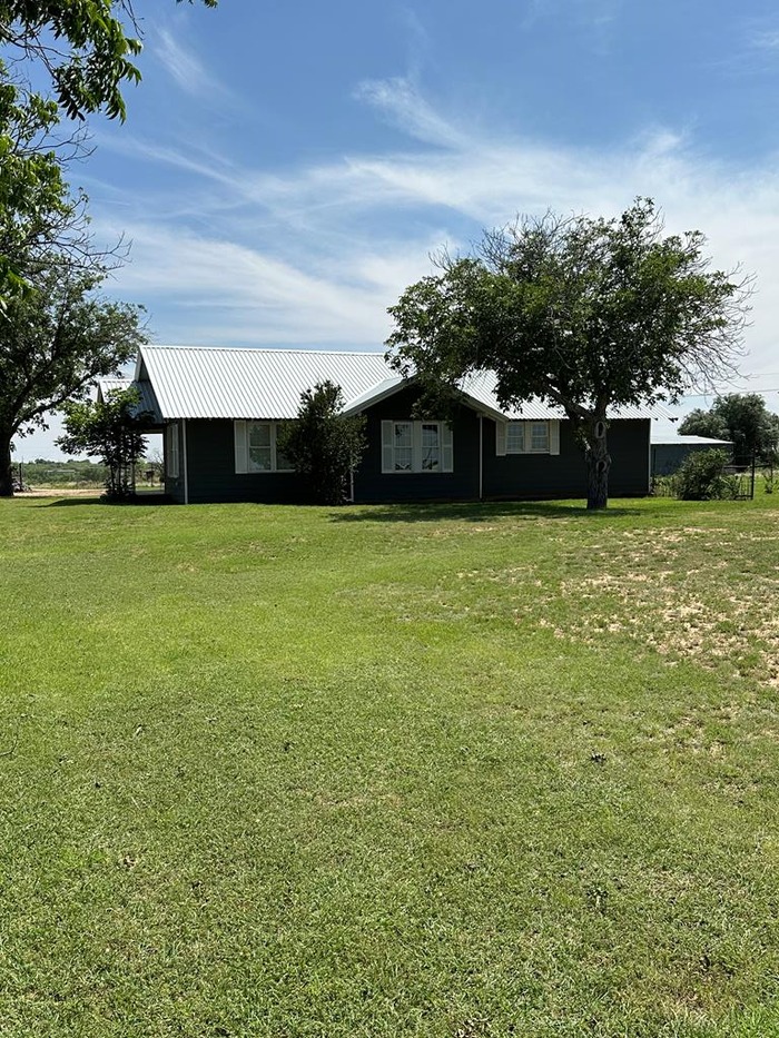 photo 1: 2024 Roby Hwy, Snyder TX 79549