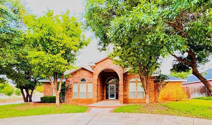 photo 1: 412 SW 23rd St, Seminole TX 79360