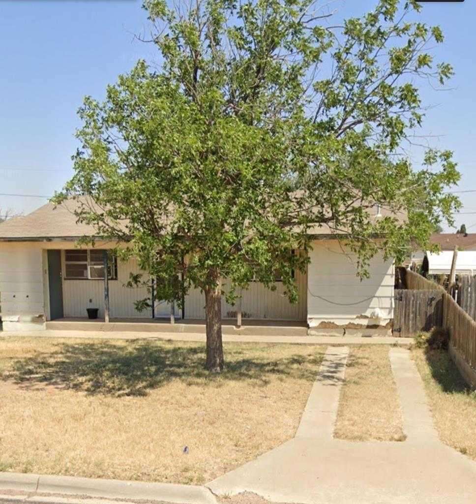 photo 1: 907 E 15th St, Big Spring TX 79720