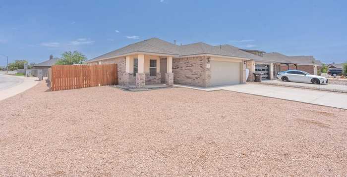 photo 13: 630 Memorial Ct, Midland TX 79706