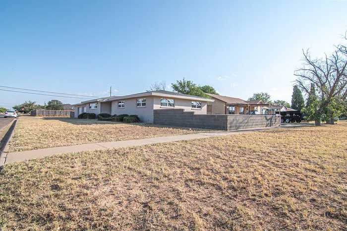 photo 2: 2410 W Kentucky Ave, Midland TX 79701