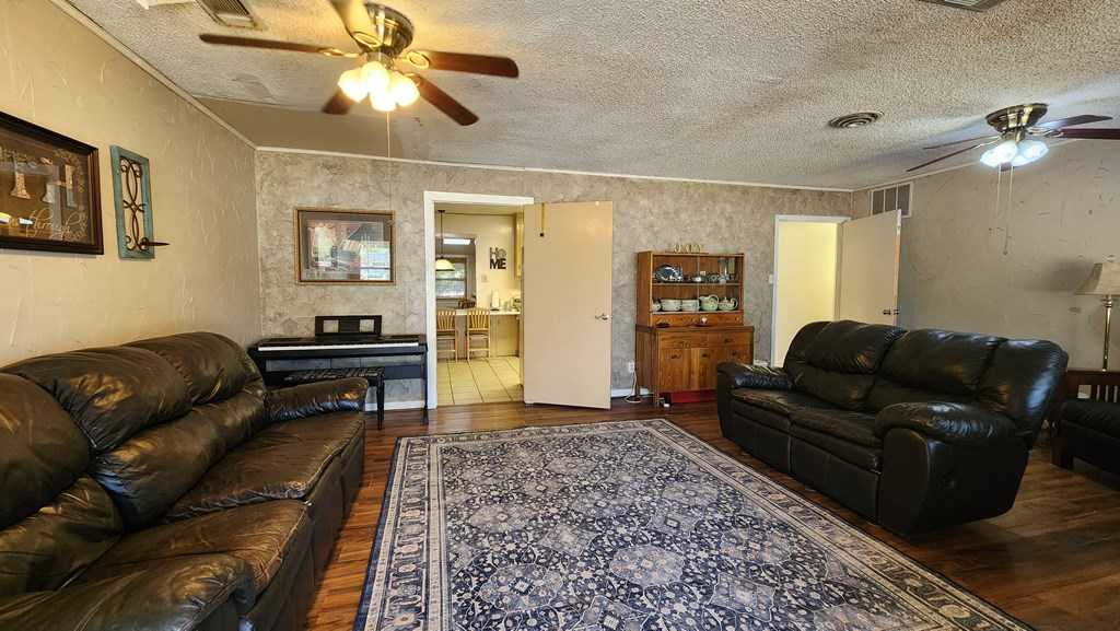 photo 2: 3702 Rose Circle, Snyder TX 79549