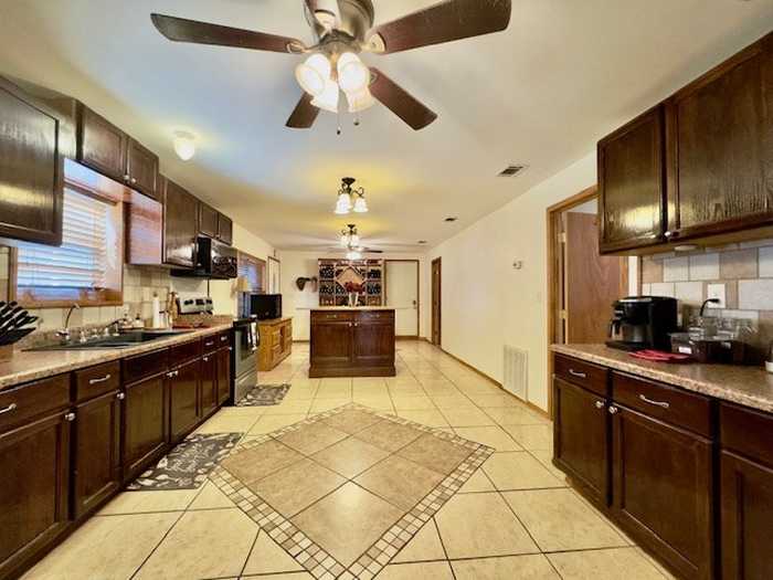 photo 2: 400 Fourth St, Iraan TX 79744