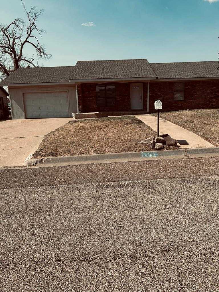 photo 1: 205 32nd St, Snyder TX 79549