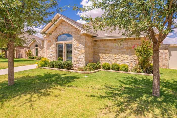 photo 2: 2508 Colonial Oaks Ct, Midland TX 79705