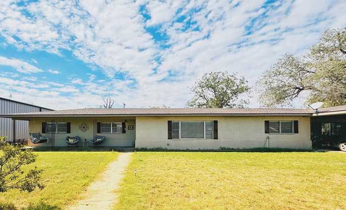 photo 1: 110 SW 11th St, Seminole TX 79360