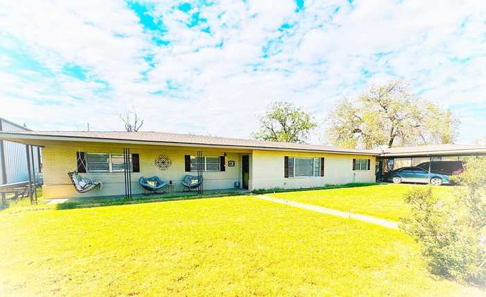 photo 2: 110 SW 11th St, Seminole TX 79360