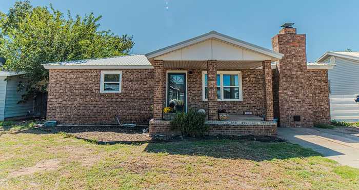 photo 1: 707 NW Ave J, Seminole TX 79360