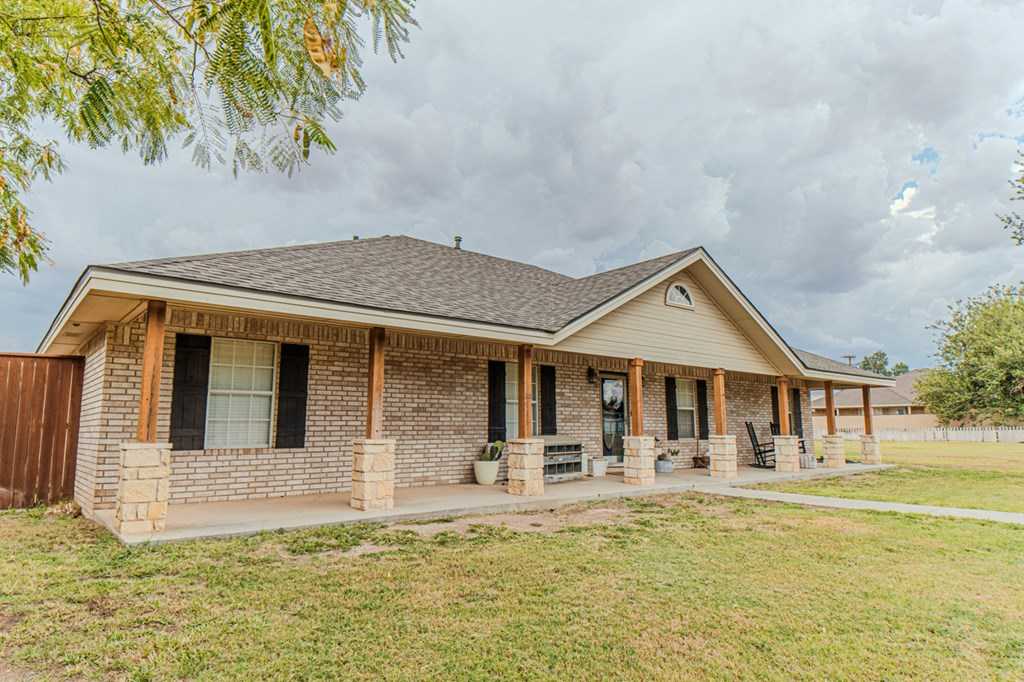 photo 2: 805 N Circle Dr, Seminole TX 79360