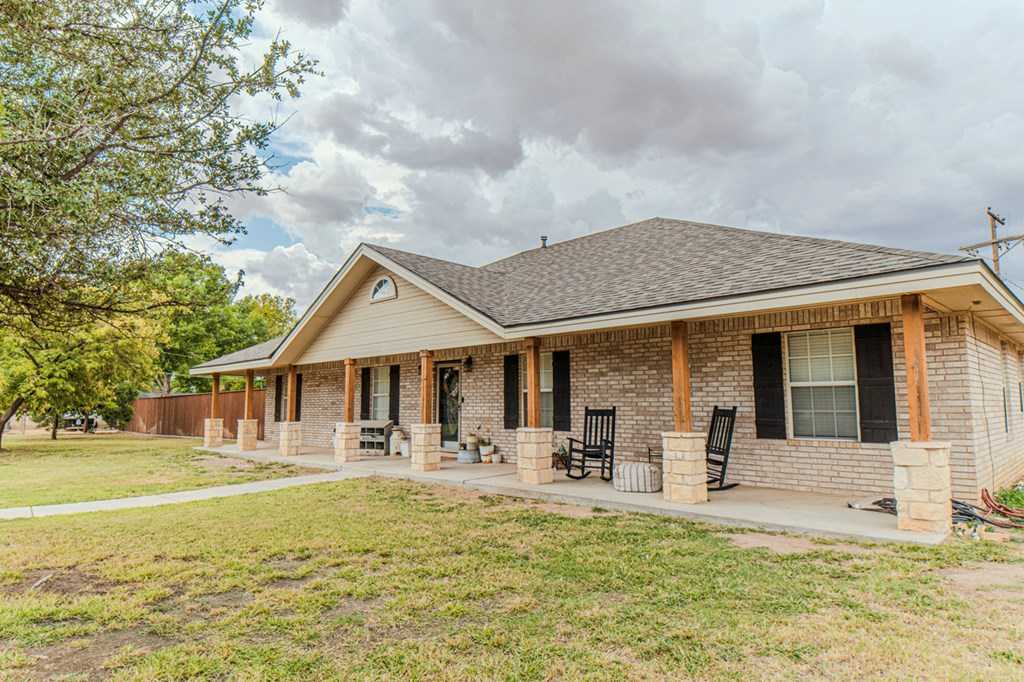 photo 3: 805 N Circle Dr, Seminole TX 79360