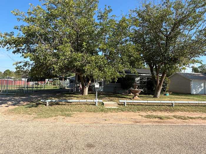 photo 1: 109 35th St, Snyder TX 79549