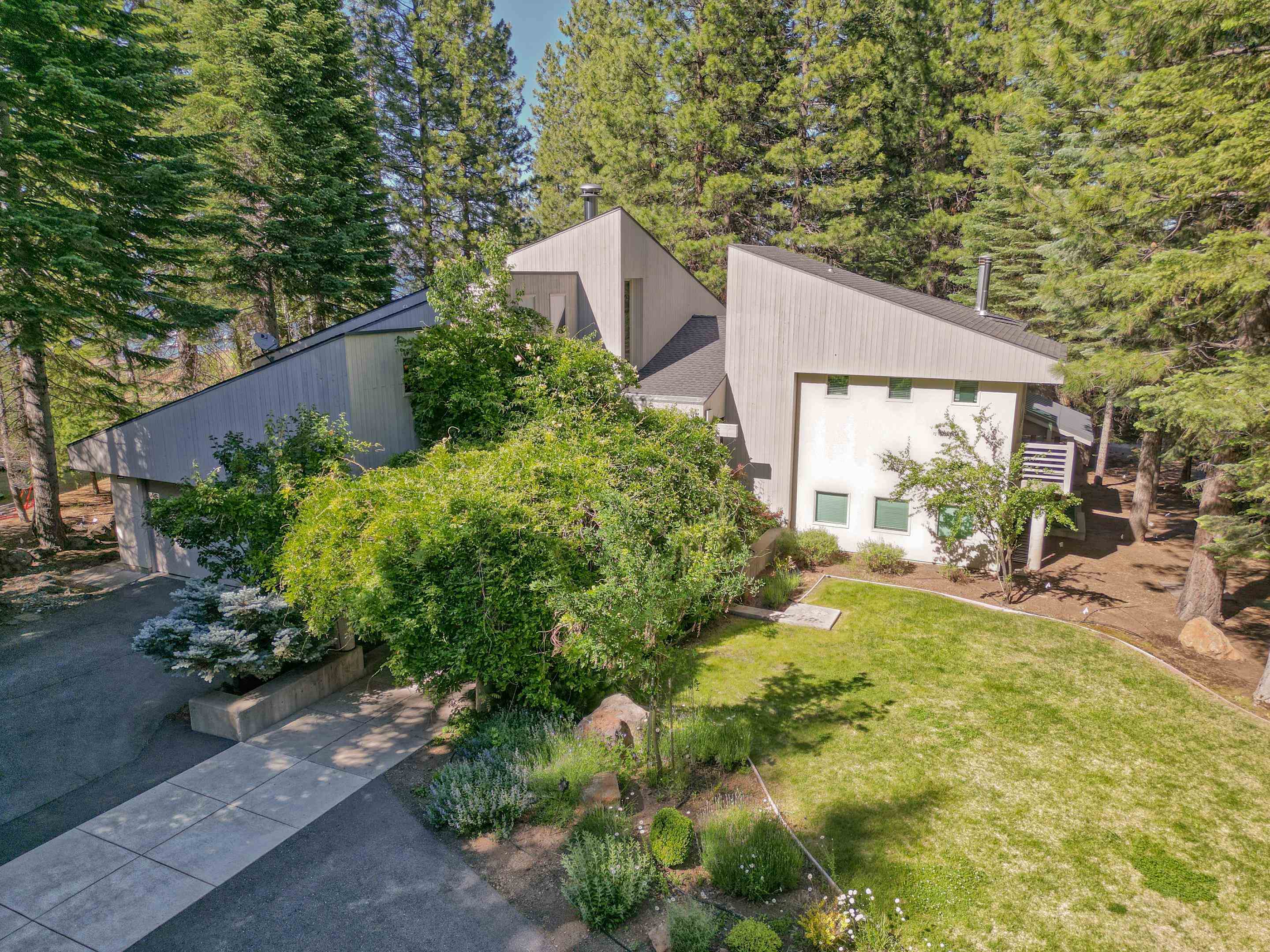 photo 3: 175 Lake Almanor West Drive, Lake Almanor West CA 96020