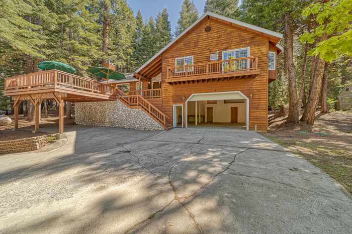 photo 2: 636 W Mountain Ridge Road, Lake Almanor CA 96137