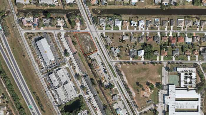 photo 2: 1602 Bayshore Boulevard, Port Saint Lucie FL 34984