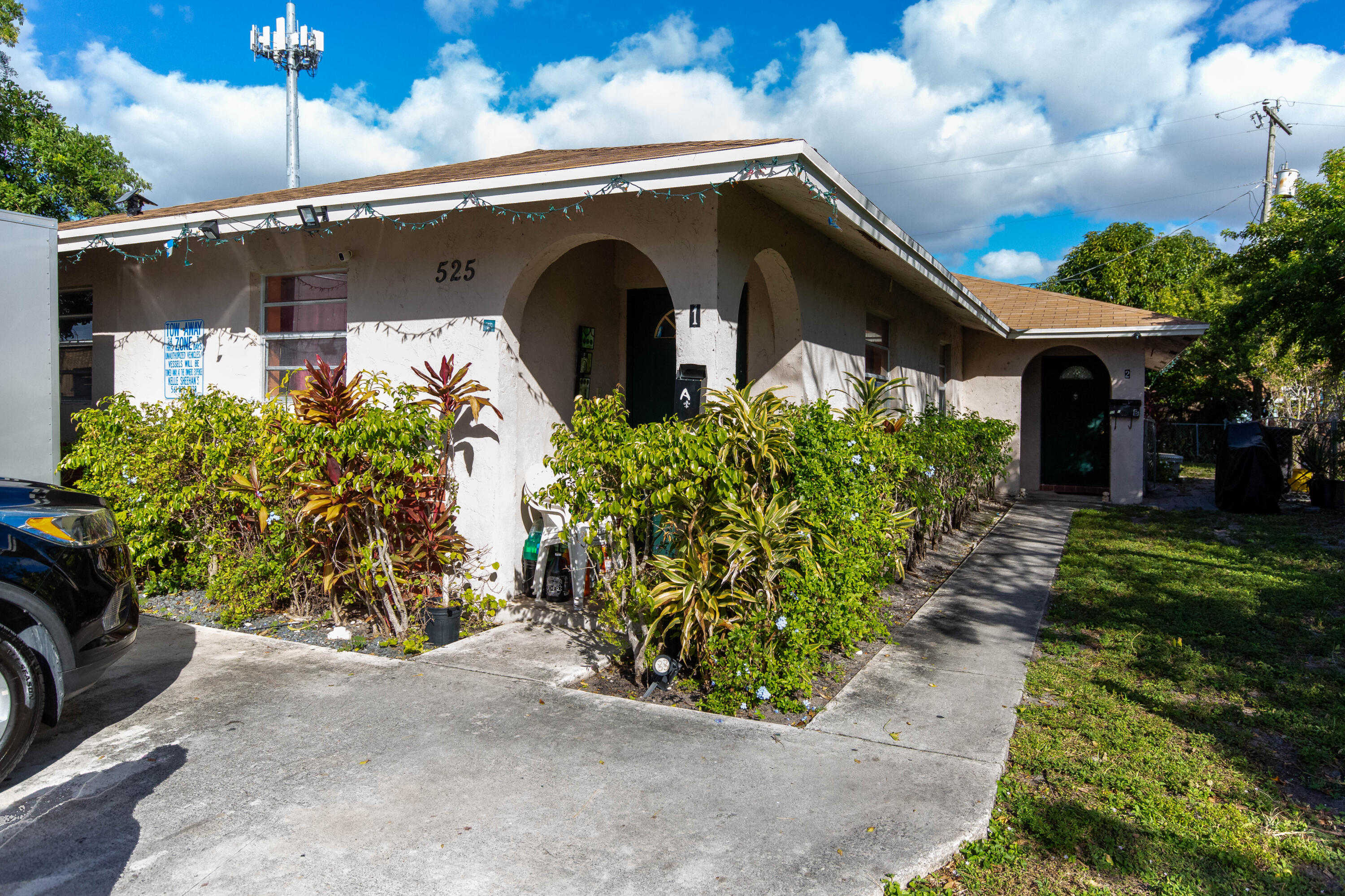 photo 1: 525 Pilgrim Road, West Palm Beach FL 33405