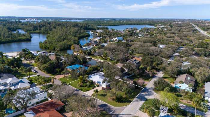 photo 2: 727 Shore Drive, Vero Beach FL 32963