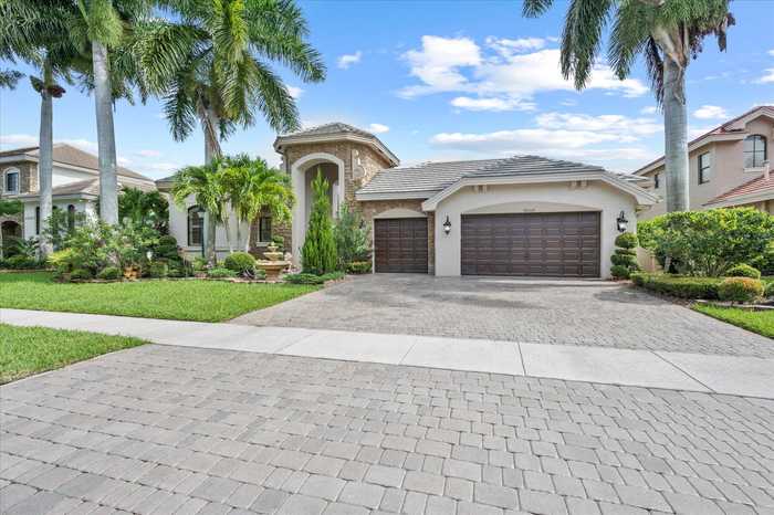 photo 2: 10569 Versailles Boulevard, Wellington FL 33449