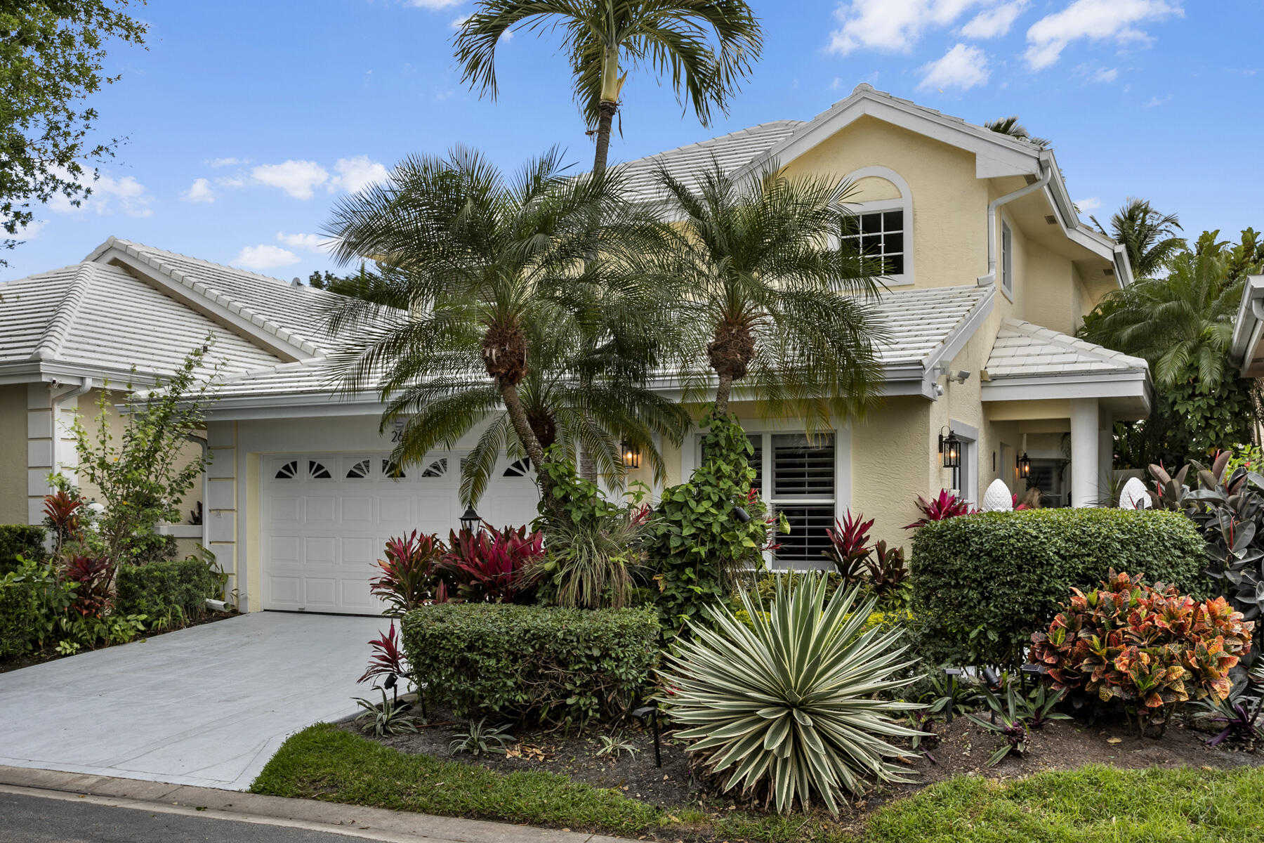 photo 1: 262 Canterbury Drive, Palm Beach Gardens FL 33418