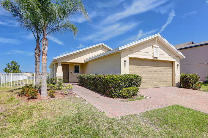 photo 1: 905 Bent Creek Drive, Fort Pierce FL 34947