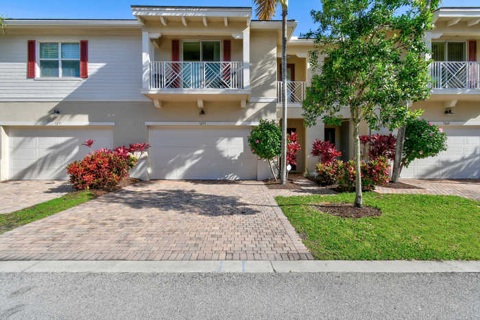 photo 1: 7273 Oxford Court, Palm Beach Gardens FL 33418