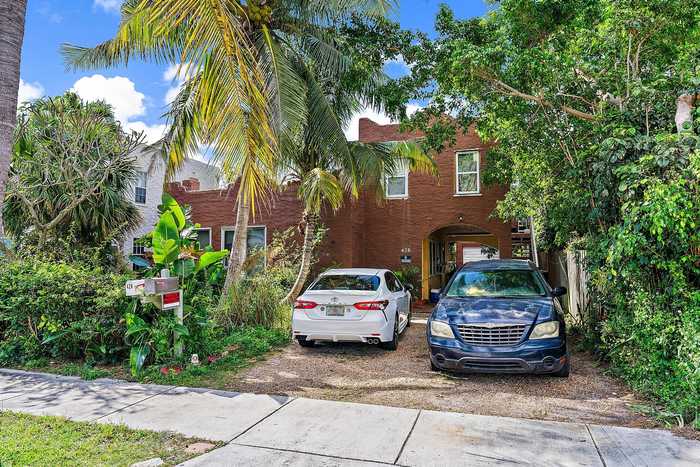 photo 1: 428 El Prado, West Palm Beach FL 33405