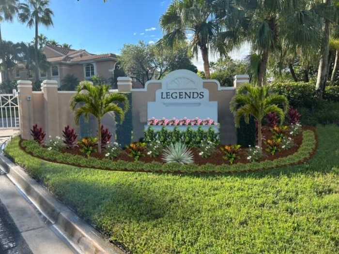 photo 1: 147 Legendary Circle, Palm Beach Gardens FL 33418