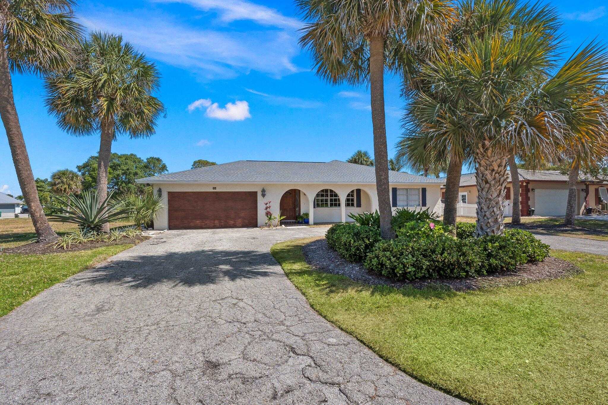 photo 3: 12 Sovereign Way, Hutchinson Island FL 34949