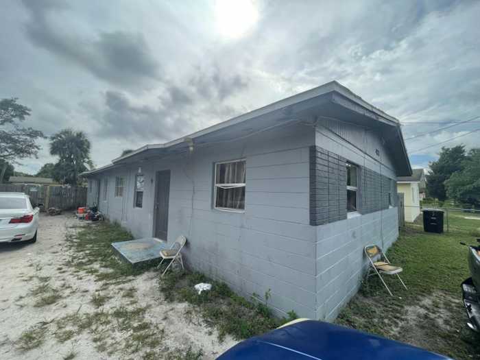 photo 2: 422 18th Street, Fort Pierce FL 34950