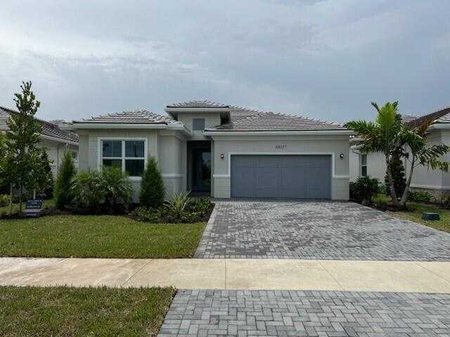 photo 1: 10037 Regency Way, Palm Beach Gardens FL 33412