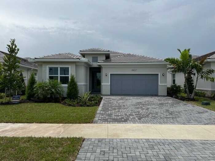 photo 1: 10037 Regency Way, Palm Beach Gardens FL 33412