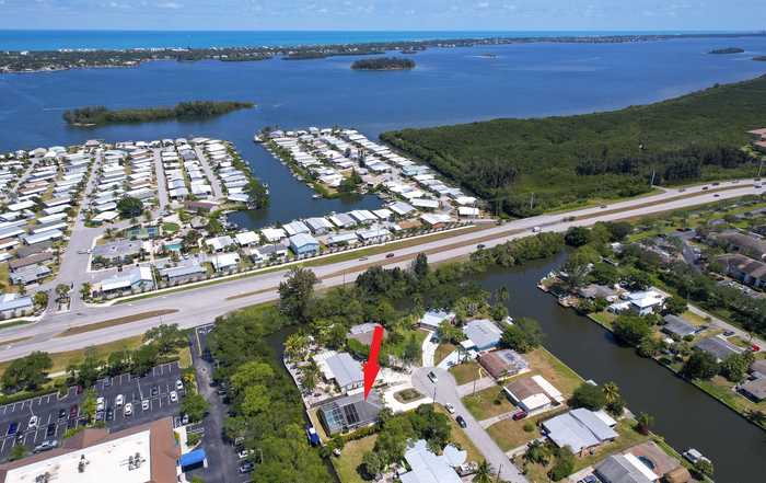 photo 1: 212 14th Place, Vero Beach FL 32960