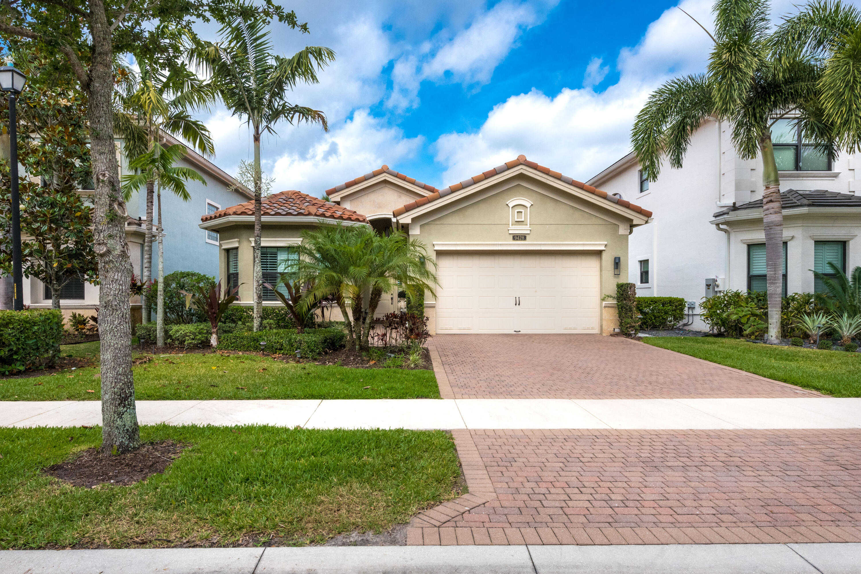 photo 2: 9428 Eden Roc Court, Delray Beach FL 33446