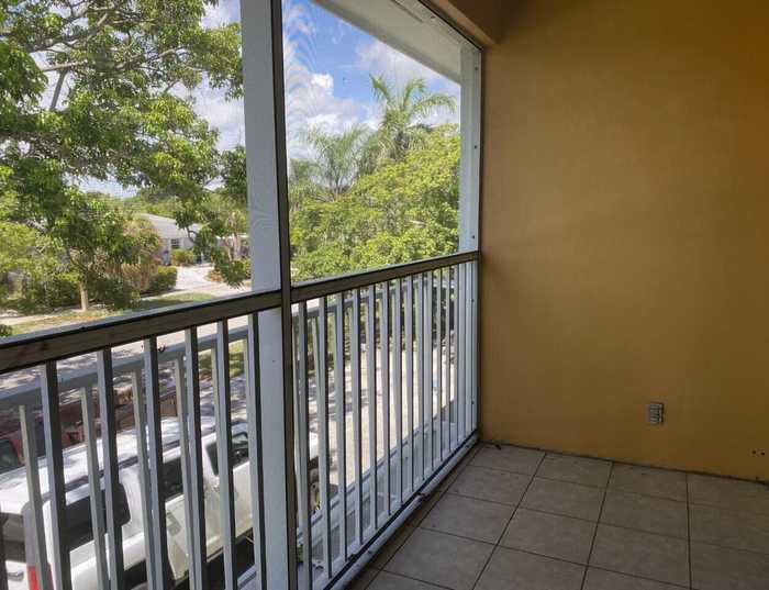 photo 1: 1501 Crescent Circle Unit E49, Lake Park FL 33403