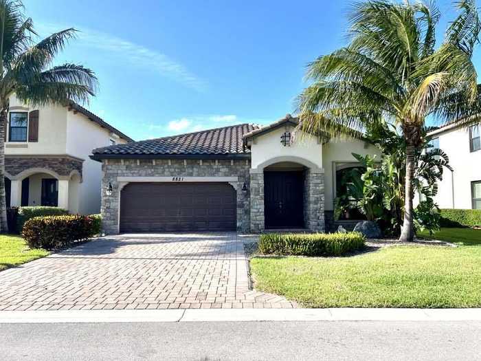 photo 1: 8821 Willow Cove Lane, Lake Worth FL 33467