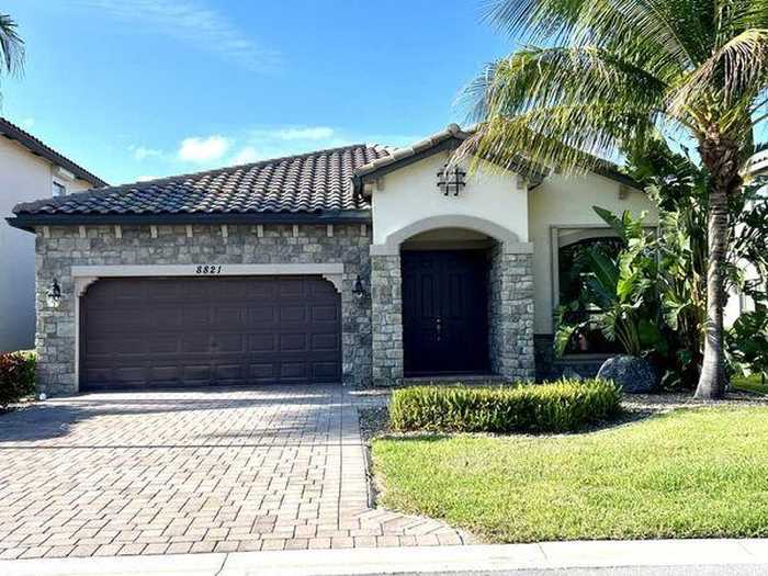 photo 2: 8821 Willow Cove Lane, Lake Worth FL 33467