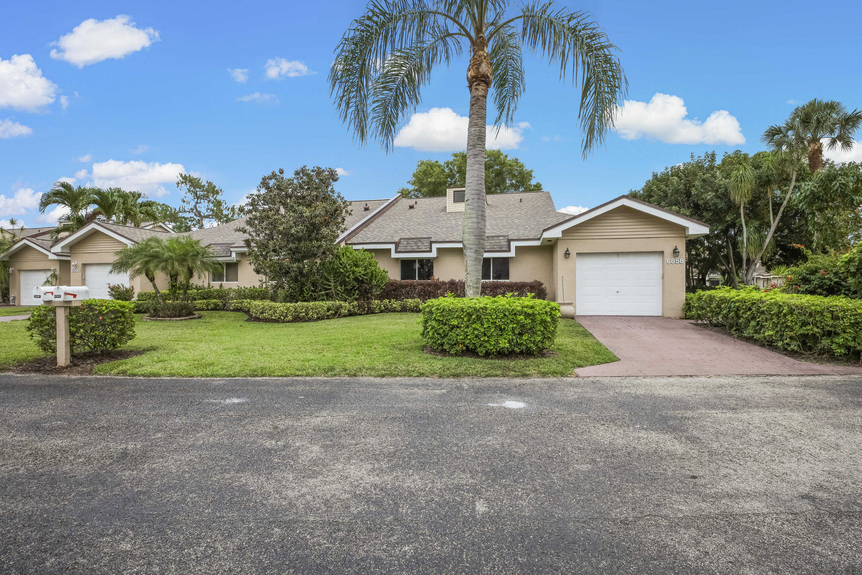 photo 1: 6858 Fountains Circle, Lake Worth FL 33467