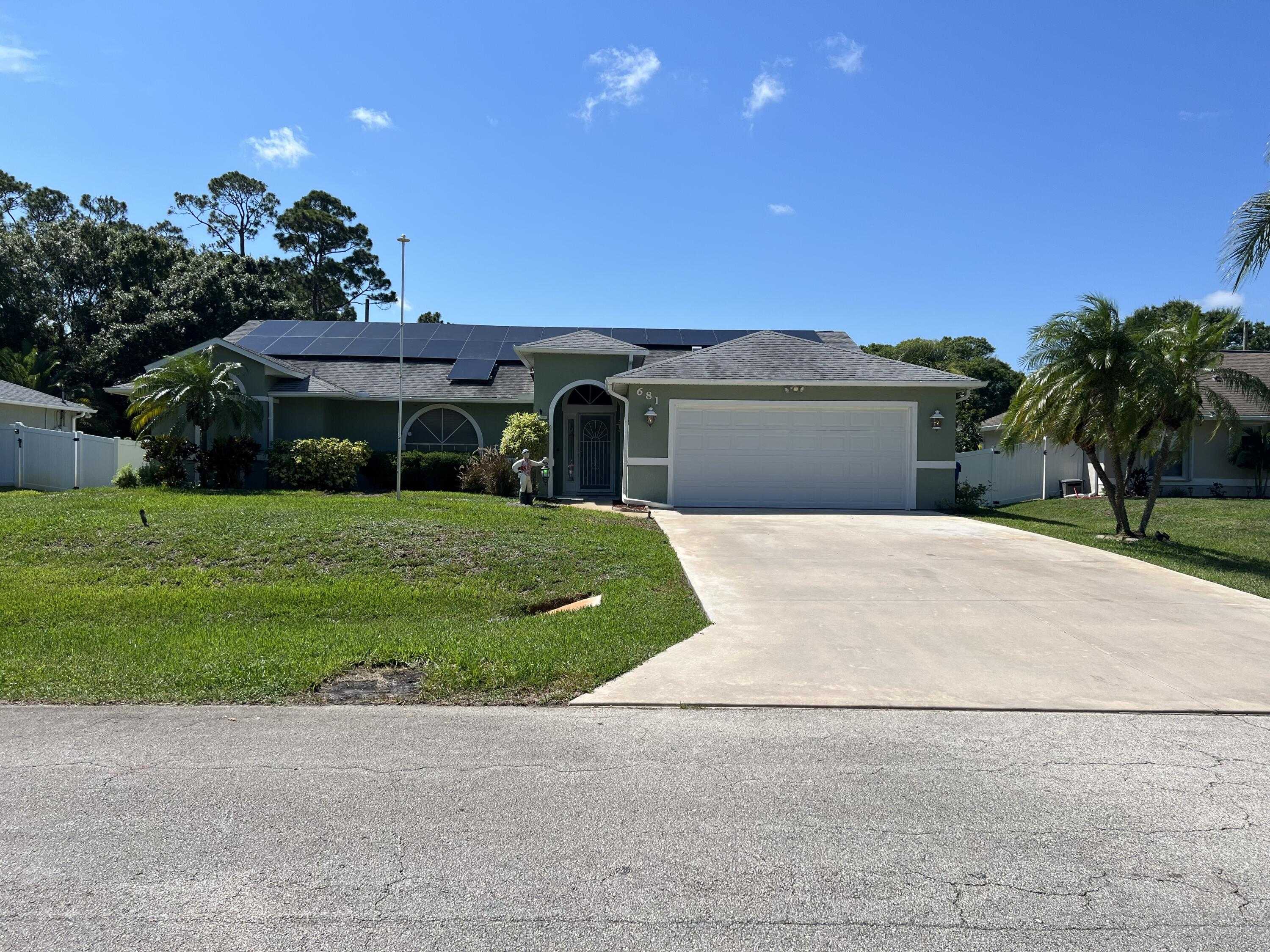 photo 3: 681 Breakwater Terrace, Sebastian FL 32958