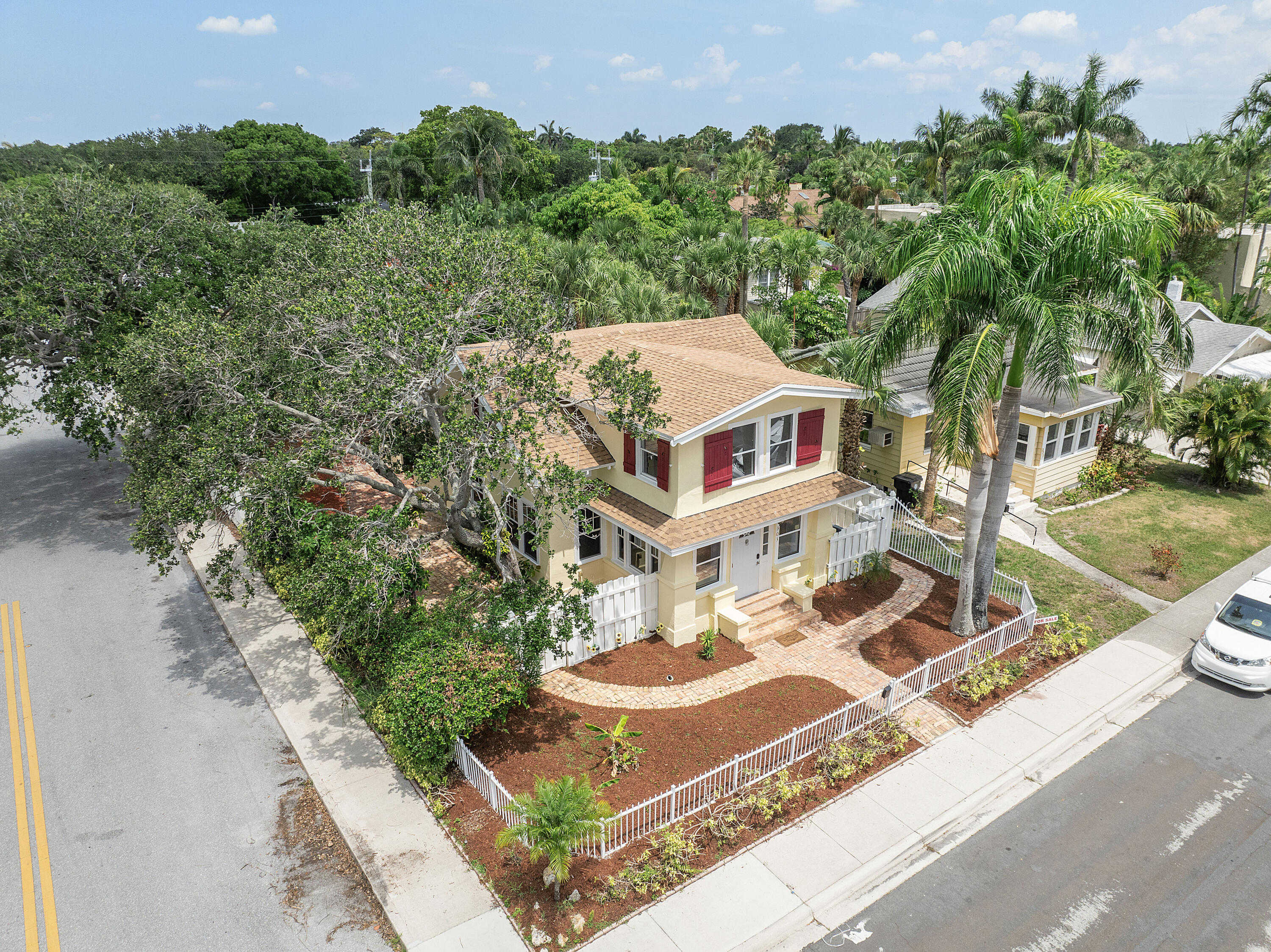 photo 1: 303 Lakeside Drive, Lake Worth Beach FL 33460