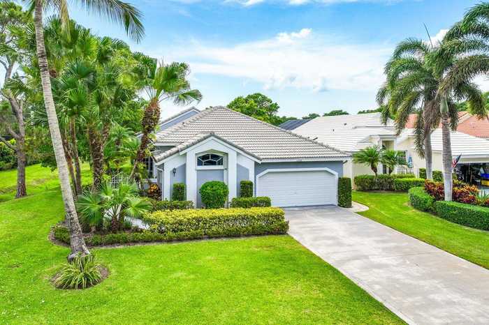 photo 1: 12750 Oak Knoll Drive, Palm Beach Gardens FL 33418