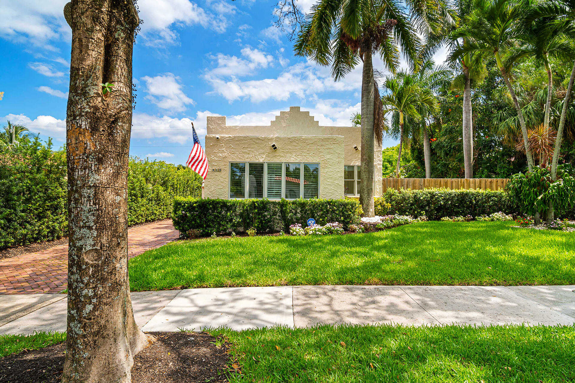 photo 1: 813 Avon Road, West Palm Beach FL 33401