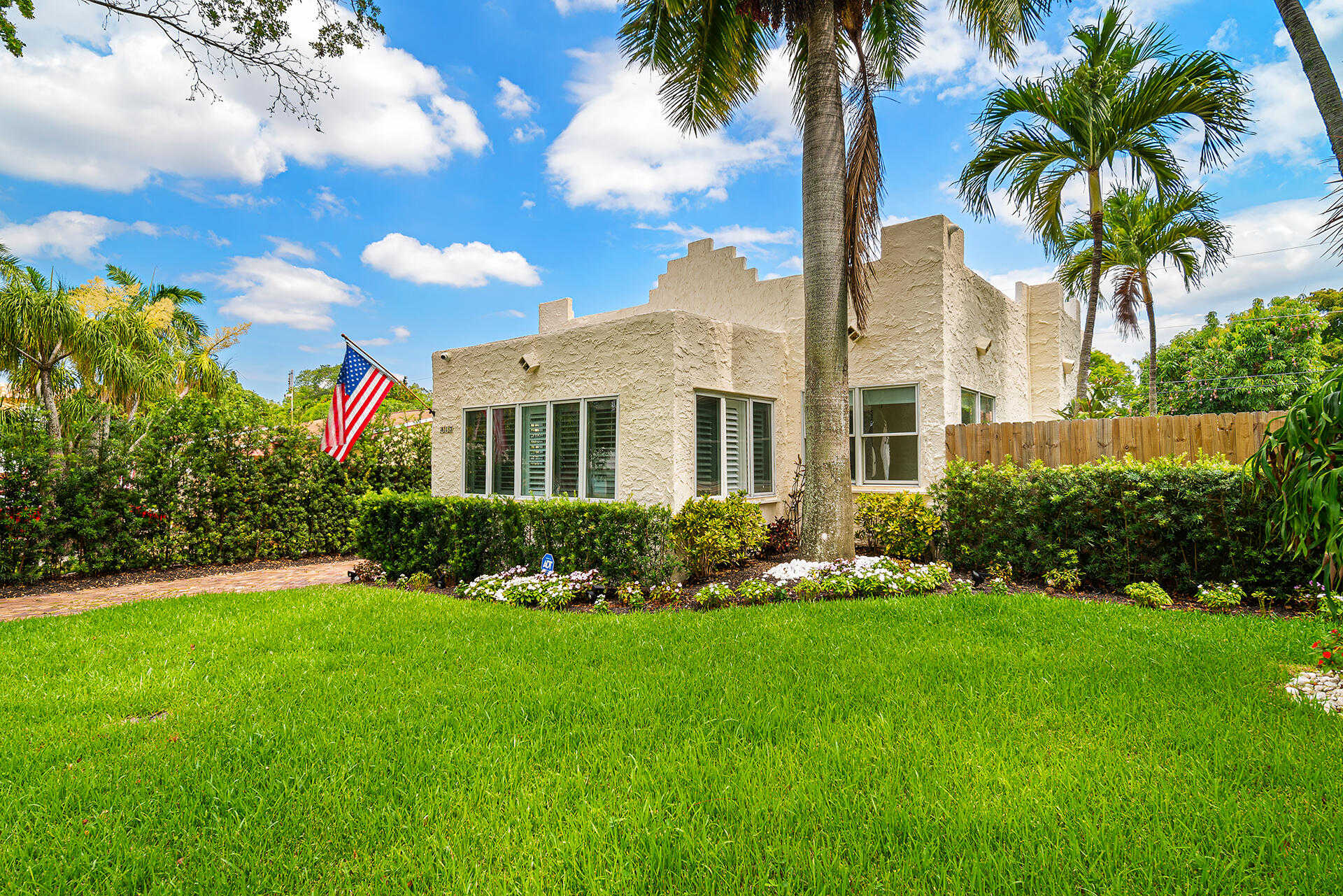 photo 2: 813 Avon Road, West Palm Beach FL 33401