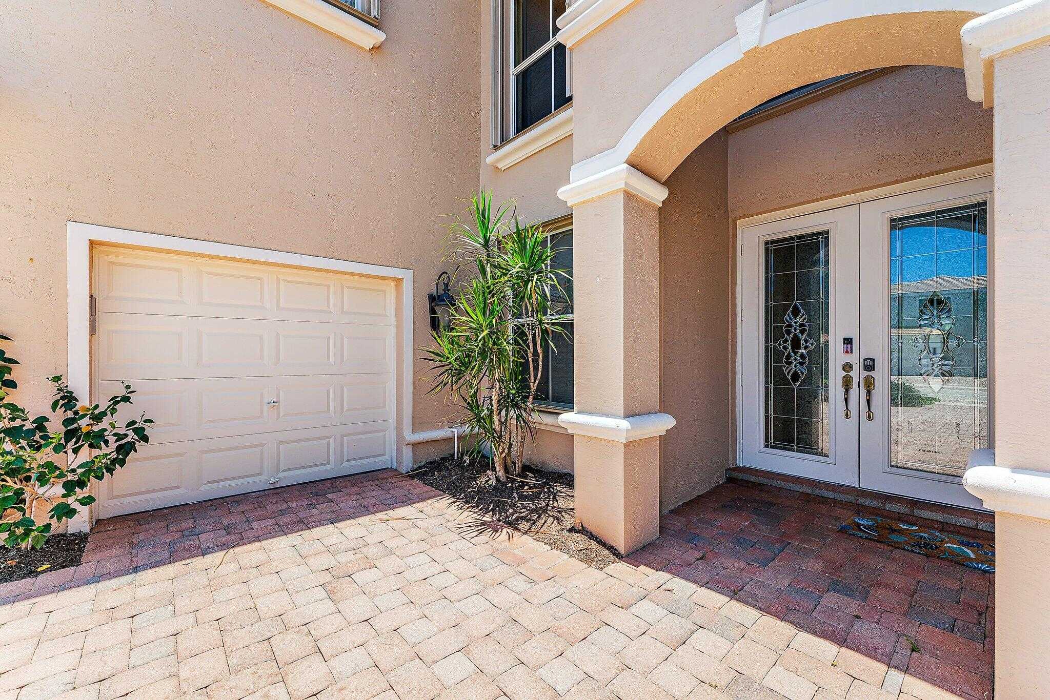 photo 2: 201 Sedona Way, Palm Beach Gardens FL 33418