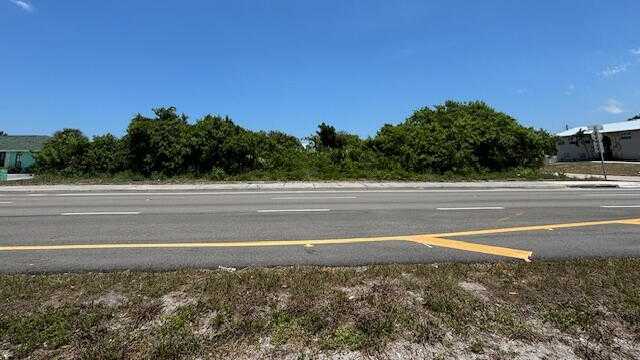 photo 2: Avienda Avenue, Fort Pierce FL 34946