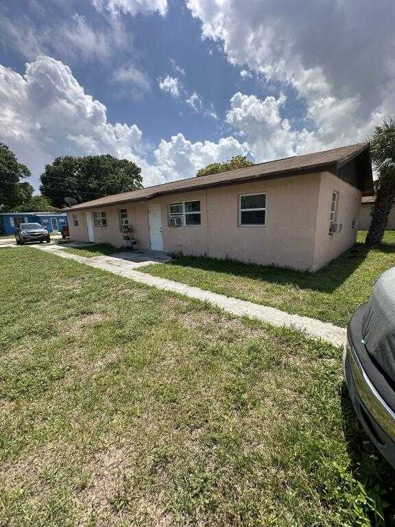 photo 1: 1225 Avenue K, Fort Pierce FL 34950