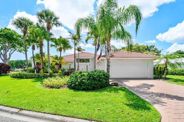 photo 1: 4 Estate Drive, Boynton Beach FL 33436